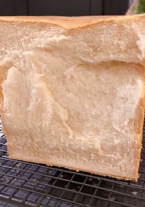 A picture of Rich white bread loaf.