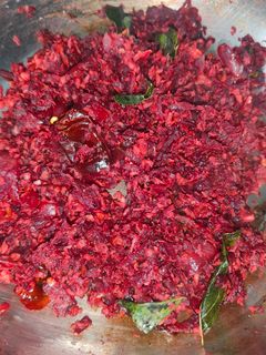 பீட்ரூட் பொரியல்(beetroot poriyal recipe in tamil) செய்முறை முக்கிய புகைப்படம்