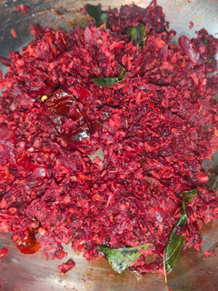 பீட்ரூட் பொரியல்(beetroot poriyal recipe in tamil) செய்முறை முக்கிய புகைப்படம்