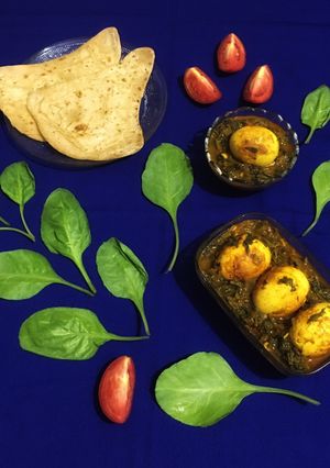 A picture of Egg Palak Curry.