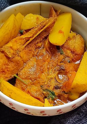 চিতল মাছের পাতলা ঝোল(chital macher jhol recipe in Bengali) রেসিপির প্রধান ছবি