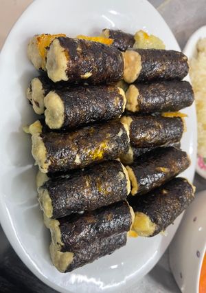 Hình của món Gà cuộn rong biển.