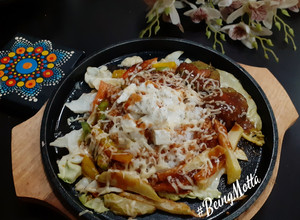 A picture of Veg Paneer Shashlik Sizzler.