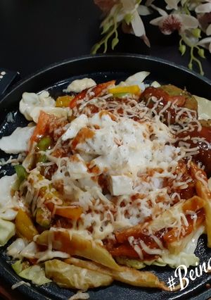 A picture of Veg Paneer Shashlik Sizzler.