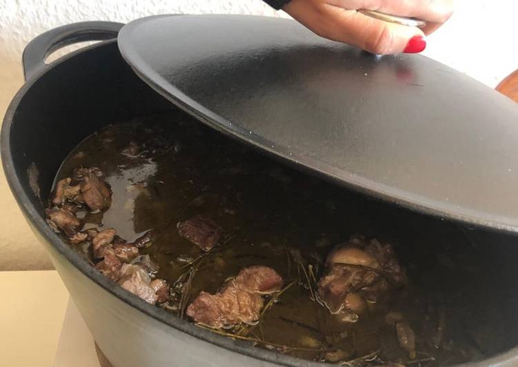 Recipe of Award-winning Lammgulasch mit Rotwein, Rosmarin und Thymian 🍖🍷