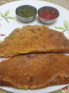 બેસન ચીલા (Besan Chila Recipe in Gujarati) રેસીપી મુખ્ય ફોટો