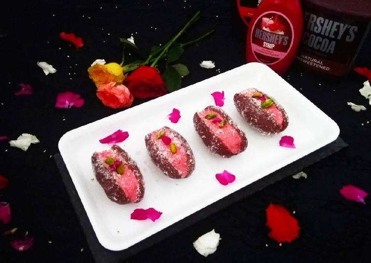 Strawberry Chocolate Cham Cham / Chum Chum