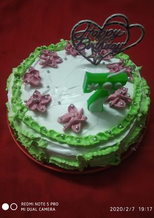 एगलेस वनीला केक (Eggless vanilla cake recipe in hindi) रेसिपी मुख्य फोटो