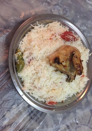 صورة لوصفة رز أبيض بالطماطم والفليفله مع الدجاج
