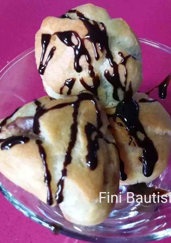 Una foto de Profiteroles rellenos de crema de chocolate