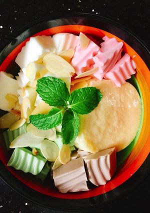 Hình của món Chè flan khúc bạch ngọt ngào.