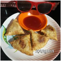 A picture of Moong dal mini samosa.