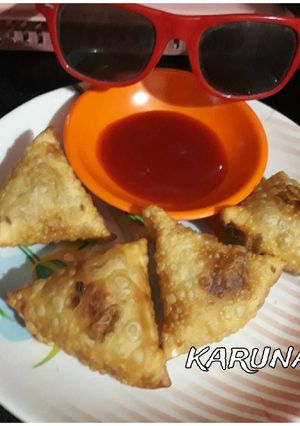 A picture of Moong dal mini samosa.