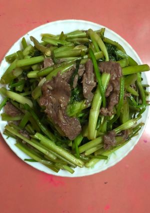 Hình của món Rau cần xào thịt bò.
