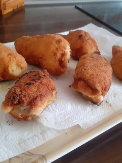 Una foto de Rollitos de pechuga de pollo rellenos de atún y queso