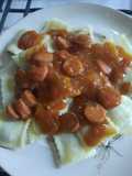 Ravioles con salsa y salchichas de Viena