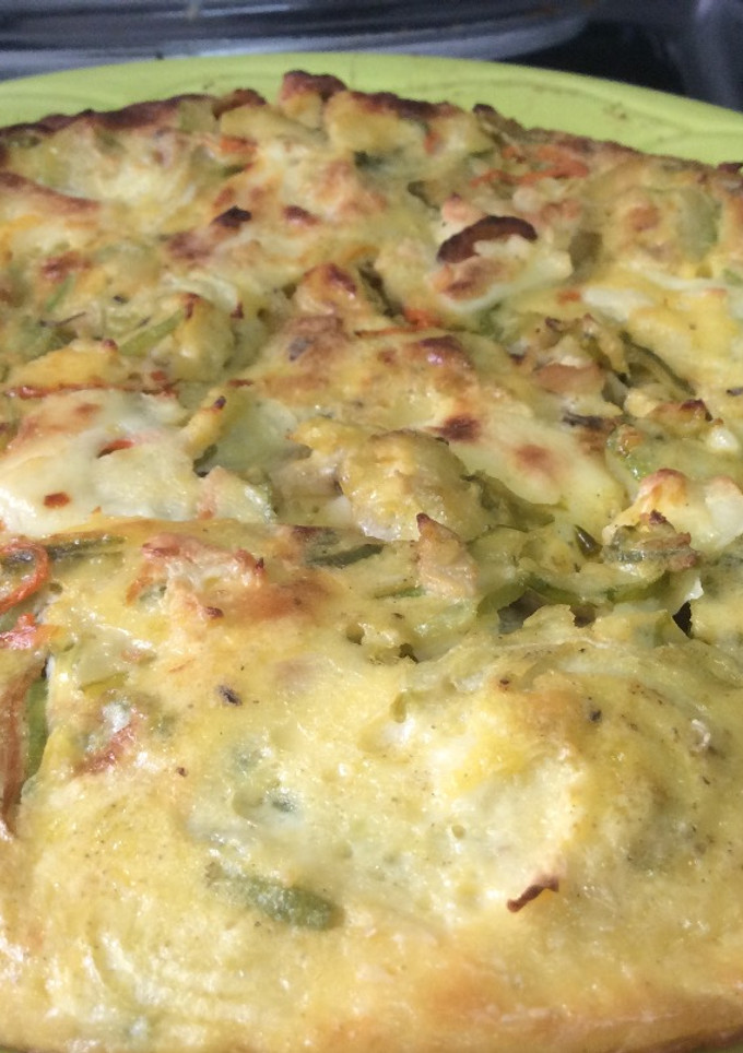 Una foto de Tortilla de calabacín y zanahoria con queso🥕🧀