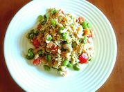 Una foto de arroz con edamame