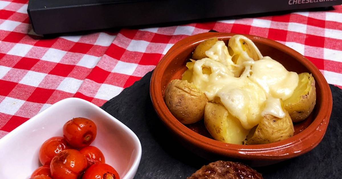 Cena suiza de Raclette de queso y patatas con hamburguesas al grill Receta  de Dos Rombos en la Cocina- Cookpad