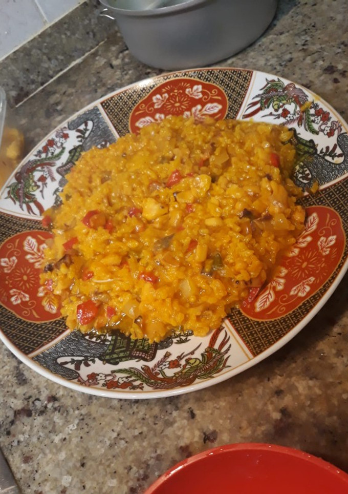 Una foto de Arroz meloso con pescado y marisoco