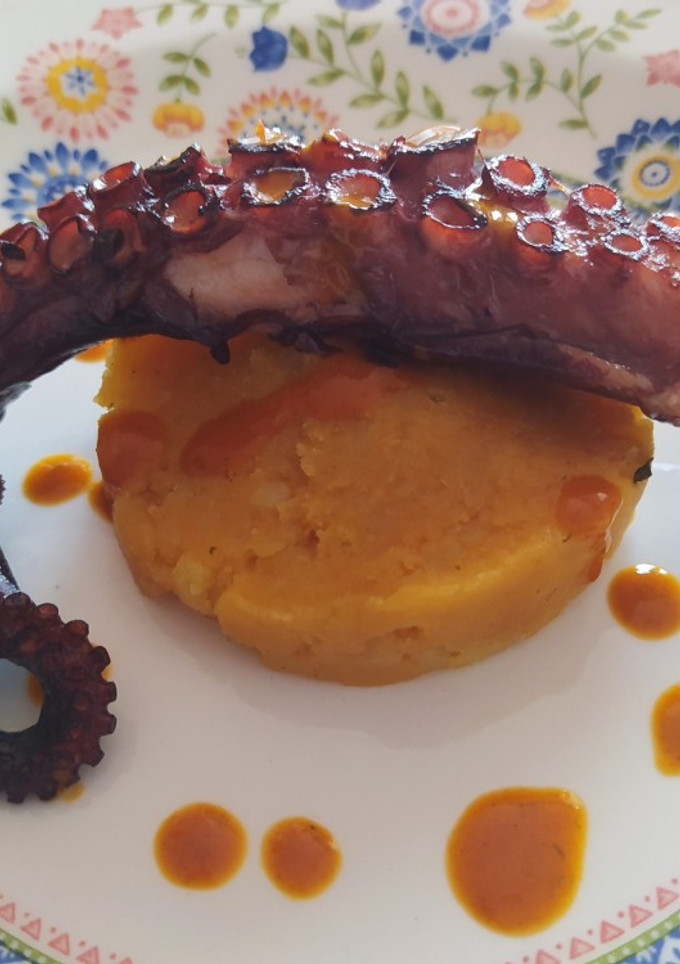 Una foto de Pulpo con Ajada Gallega