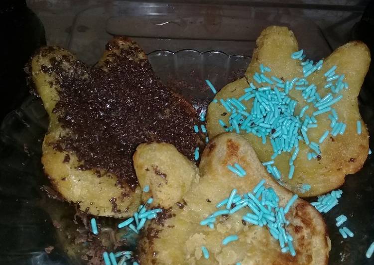 Pancake pisang kelinci(cemilan enak tanpa mixer,oven,kukus)ππ°