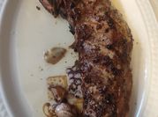 Una foto de churrasco al vino