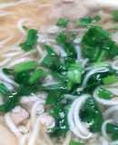 Mì trứng nấu thịt xay