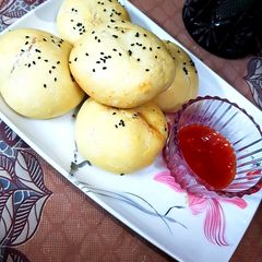 A picture of Chicken Buns.