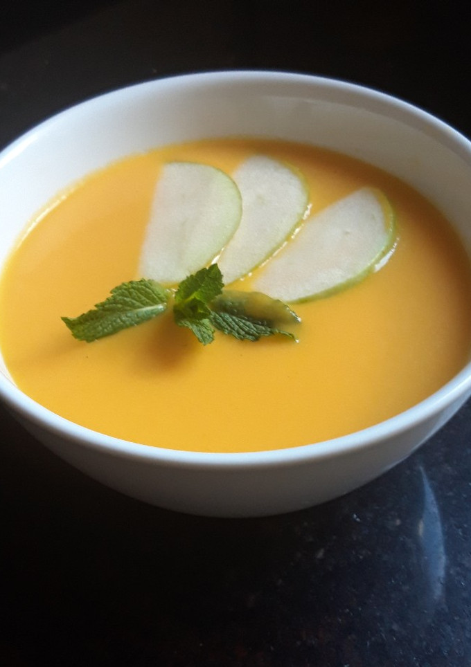 Una foto de Crema de zanahoria con manzana