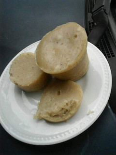 A picture of Steamed Vanilla Cakes In Mugs.
