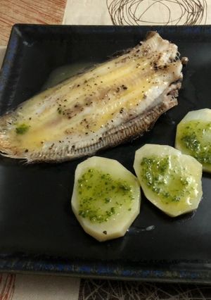 Una foto de Cocina con lékué lenguado a la meniere a mi manera con lékué
