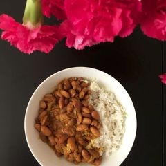 A picture of Kidney bean curry and rice.