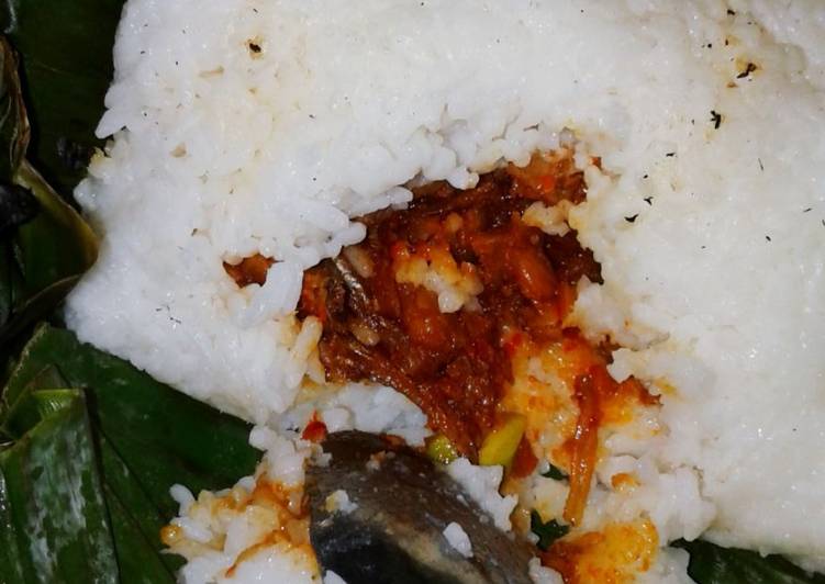 Langkah Mudah Menyiapkan Nasi Timbel Bakar isi khas Sunda Menggugah Selera