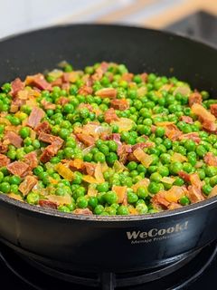 Una foto de Guisantes con jamón y chorizo picante