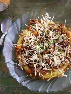 Una foto de Polenta con tuco sin tomate!!!