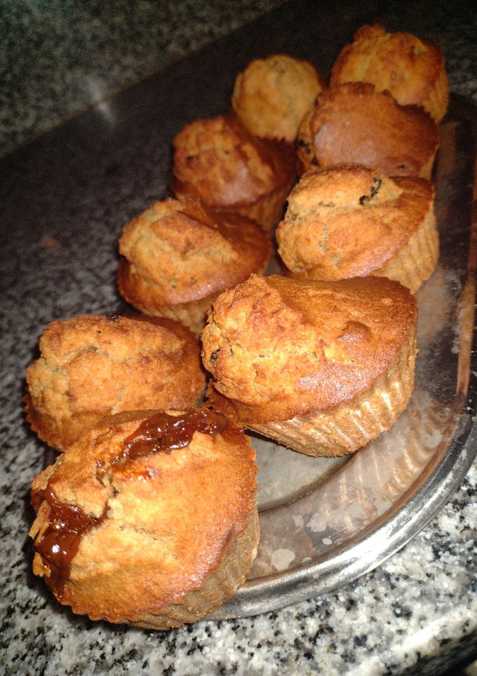 Una foto de Muffins integral de banana con nuez y pasas