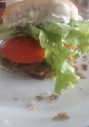 Una foto de - Hamburguesa de lenteja 🍔🌾💕