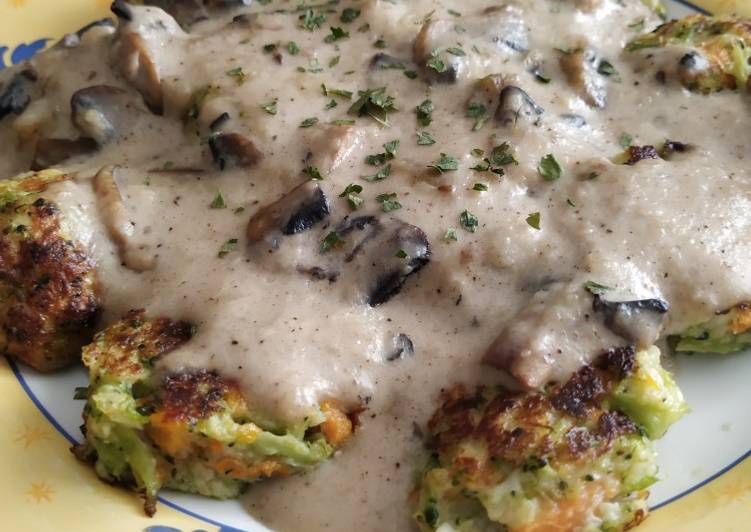 Albóndigas de coliflor, brócoli y zanahoria con salsa de champis