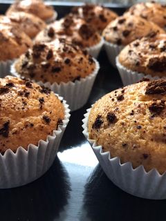 Una foto de Magdalenas con chocolate