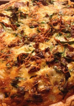 A picture of Bacon,spinach and mushroom quiche .