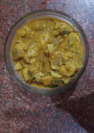A picture of Raw banana curd gravy.