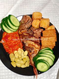 Foto resep Ikan, tempe, tahu goreng dan sambal tomat
