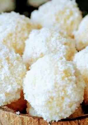 A picture of Coconut Laddo.