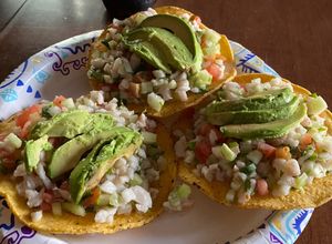 Una foto de Tostadas de ceviche de pescado