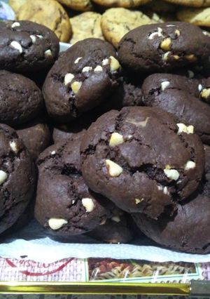 Una foto de Cookies de chocolate amargo con chips blancos 🖤
