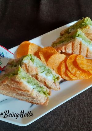 A picture of Cheesy Green Aloo Grill Sandwich.