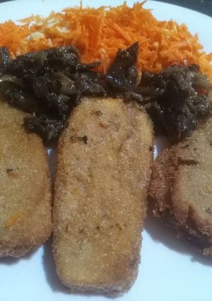 Una foto de Mila de 🍆 con ensalada de 🥕 y 🥚