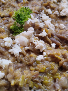 Una foto de Puré de berenjena ahumada, plátano maduro asado y queso fresco🍆🍌🧀