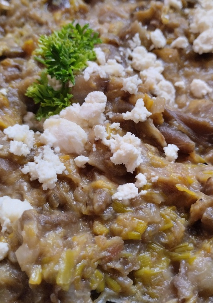 Una foto de Puré de berenjena ahumada, plátano maduro asado y queso fresco🍆🍌🧀